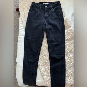 LEVI Black High Rise Skinny Jean